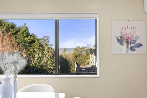 Photo of property in 2/20 Beach Road, Mellons Bay, Auckland, 2014