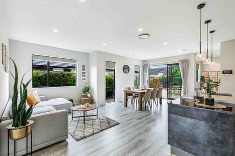 Photo of property in 16 Sir Lincoln Drive, Kumeu, 0810