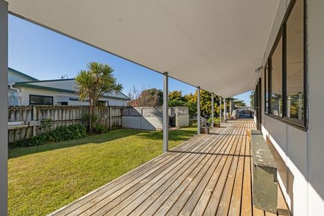Photo of property in 3 Tamarisk Drive, Riversdale Beach, Masterton, 5872