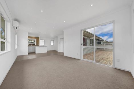 Photo of property in 54 Edgewater Drive, Pakuranga, Auckland, 2010