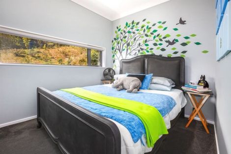 Photo of property in 129 Woodman Drive, Tawa, Wellington, 5028