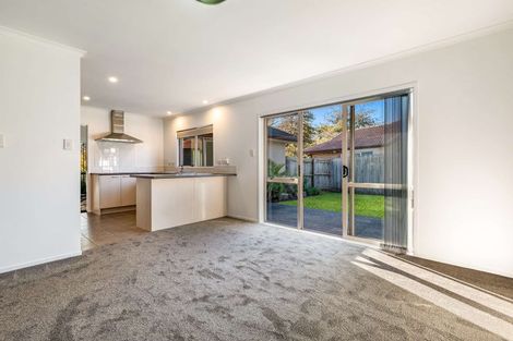 Photo of property in 6 Bibury Avenue, Henderson, Auckland, 0612