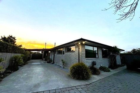 Photo of property in 12 Masham Road, Broomfield, Christchurch, 8042