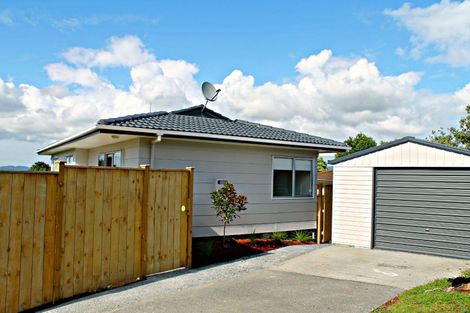 Photo of property in 1/8 Benchmark Drive, Massey, Auckland, 0614