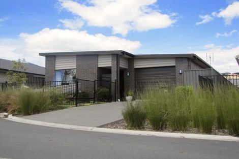 Photo of property in 16 Bridle Way, Omokoroa, 3114