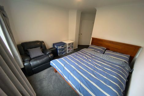 Photo of property in 4a Stella Grove, Newlands, Wellington, 6037