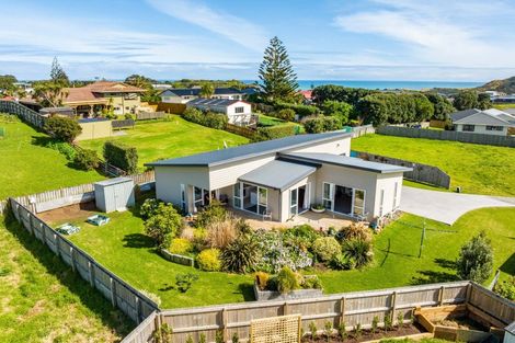 Photo of property in 11 Sunset Drive, Baylys Beach, Dargaville, 0377