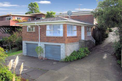 Photo of property in 2/98 Carlisle Road, Browns Bay, Auckland, 0632