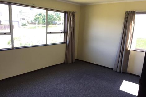 Photo of property in 93 Stewart Drive, Newlands, Wellington, 6037