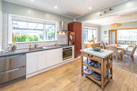 Photo of property in 2 Tarata Street, Saint Johns Hill, Whanganui, 4501