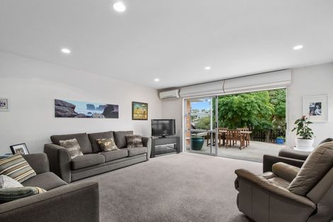 Photo of property in 11 Kahala Place, West Harbour, Auckland, 0618
