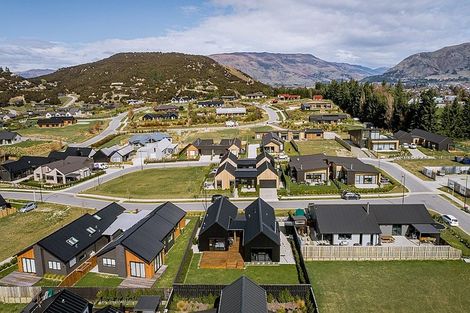 Photo of property in 10 Sawdon Street, Wanaka, 9305