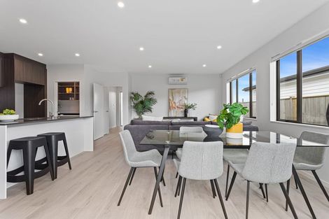 Photo of property in 98 Pepene Avenue, Takanini, 2112