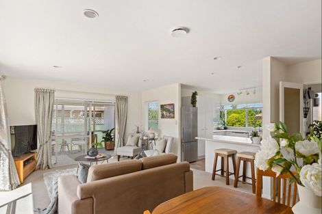 Photo of property in 94 Lakeside Drive, Orewa, 0931