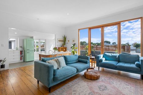 Photo of property in 54 Belt Road, New Plymouth, 4310