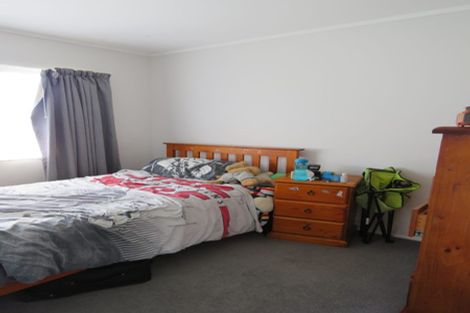 Photo of property in 6 Skybird Place, Glen Eden, Auckland, 0602