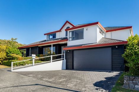 Photo of property in 122 Westchester Drive, Churton Park, Wellington, 6037