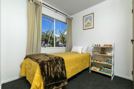 Photo of property in 30a William Bond Street, Stanley Point, Auckland, 0624