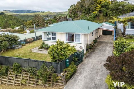 Photo of property in 5 Catherine Crescent, Paparangi, Wellington, 6037