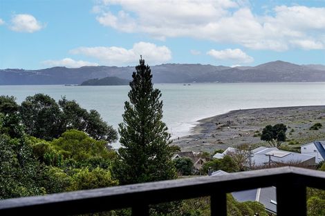 Photo of property in 8d Tawa Street, Eastbourne, Lower Hutt, 5013