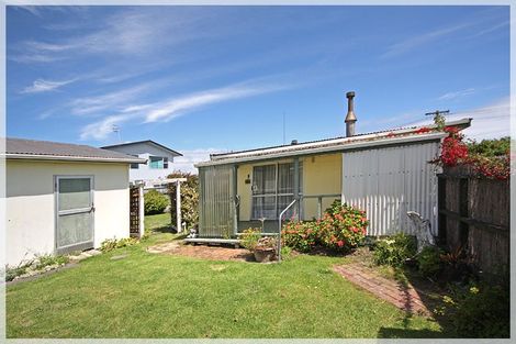 Photo of property in 33 Shortt Street, Foxton Beach, Foxton, 4815