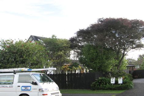 Photo of property in 2/14 Sandgate Avenue, Botany Downs, Auckland, 2010