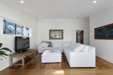 Photo of property in 1/86 Birkenhead Avenue, Birkenhead, Auckland, 0626