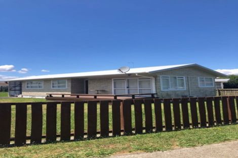 Photo of property in 17 Convair Crescent, Mangere, Auckland, 2022