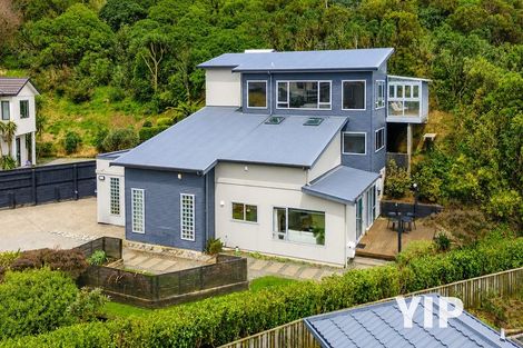 Photo of property in 41 Dress Circle, Newlands, Wellington, 6037