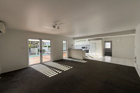 Photo of property in 2b Braemar Road, Castor Bay, Auckland, 0620