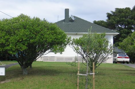 Photo of property in 74 Kelman Road, Kelston, Auckland, 0602