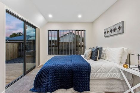 Photo of property in 17 Millcroft Lane, Ranui, Auckland, 0612