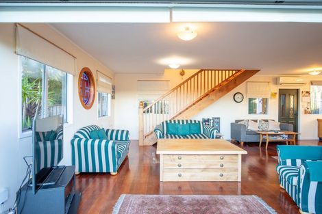 Photo of property in 4 Robertson Street, Raglan, 3225