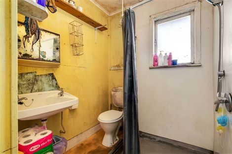 Photo of property in 67 Holmes Road, Manurewa, Auckland, 2102