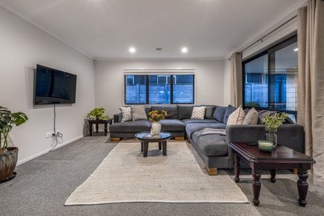 Photo of property in 28 Mooring Close, Whitby, Porirua, 5024