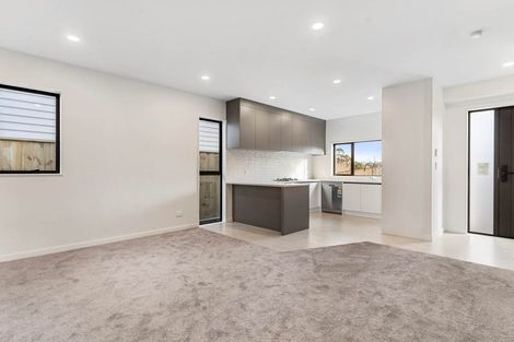 Photo of property in 40c Cyclarama Crescent, Massey, Auckland, 0614