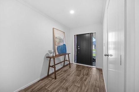 Photo of property in 1 Molesworth Street, Carterton, 5713