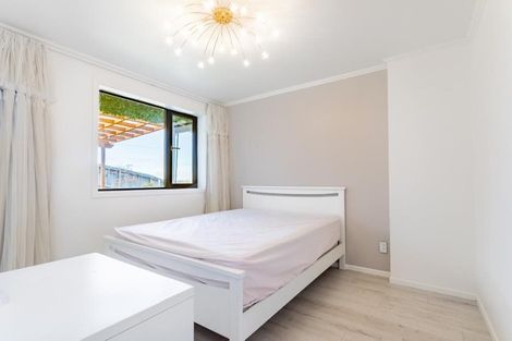 Photo of property in 62 Chorley Avenue, Massey, Auckland, 0614