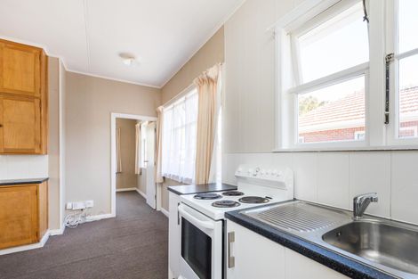 Photo of property in 15 Ihle Street, Terrace End, Palmerston North, 4410