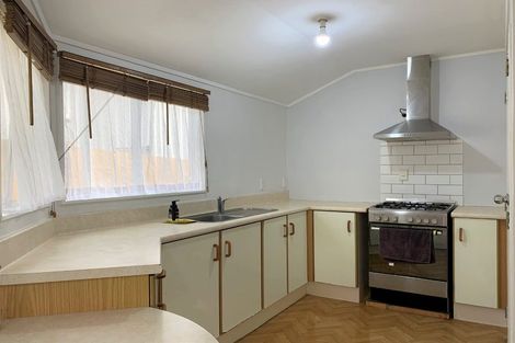 Photo of property in 2/5 Newington Road, Henderson, Auckland, 0612