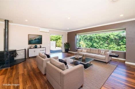 Photo of property in 27 Johnstone Drive, Fitzherbert, Palmerston North, 4410