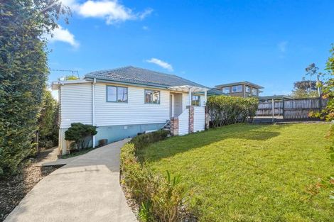 Photo of property in 938 East Coast Road, Northcross, Auckland, 0630