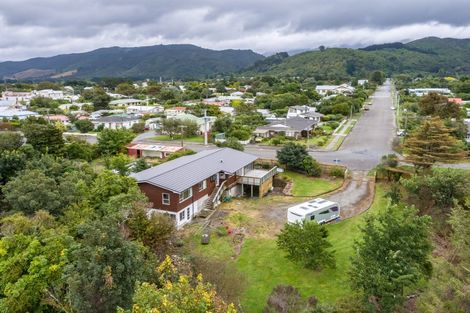 Photo of property in 16 Hickson Street, Featherston, 5710