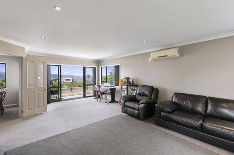 Photo of property in 14 Arahiwi Grove, Tirohanga, Lower Hutt, 5010