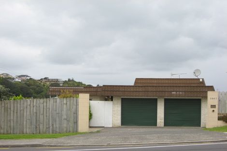Photo of property in 1067 Whangaparaoa Road, Tindalls Beach, Whangaparaoa, 0930