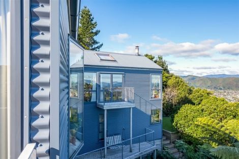 Photo of property in 100 Viewmont Drive, Harbour View, Lower Hutt, 5010