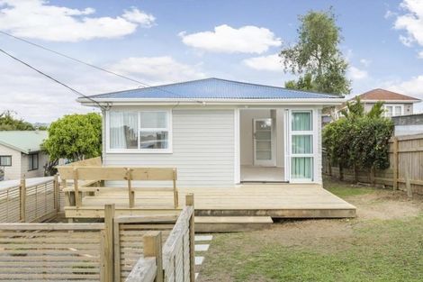 Photo of property in 1/862 East Coast Road, Northcross, Auckland, 0630