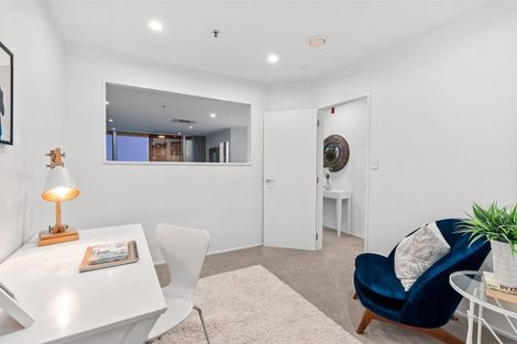 Photo of property in 4b/171 Hurstmere Road, Takapuna, Auckland, 0622