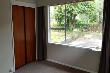 Photo of property in 2/4202a Great North Road, Glendene, Auckland, 0602