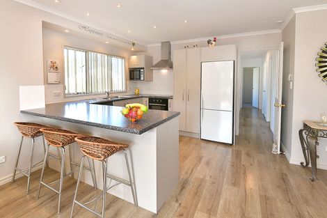 Photo of property in 5a Hammond Avenue, Hatfields Beach, Orewa, 0931